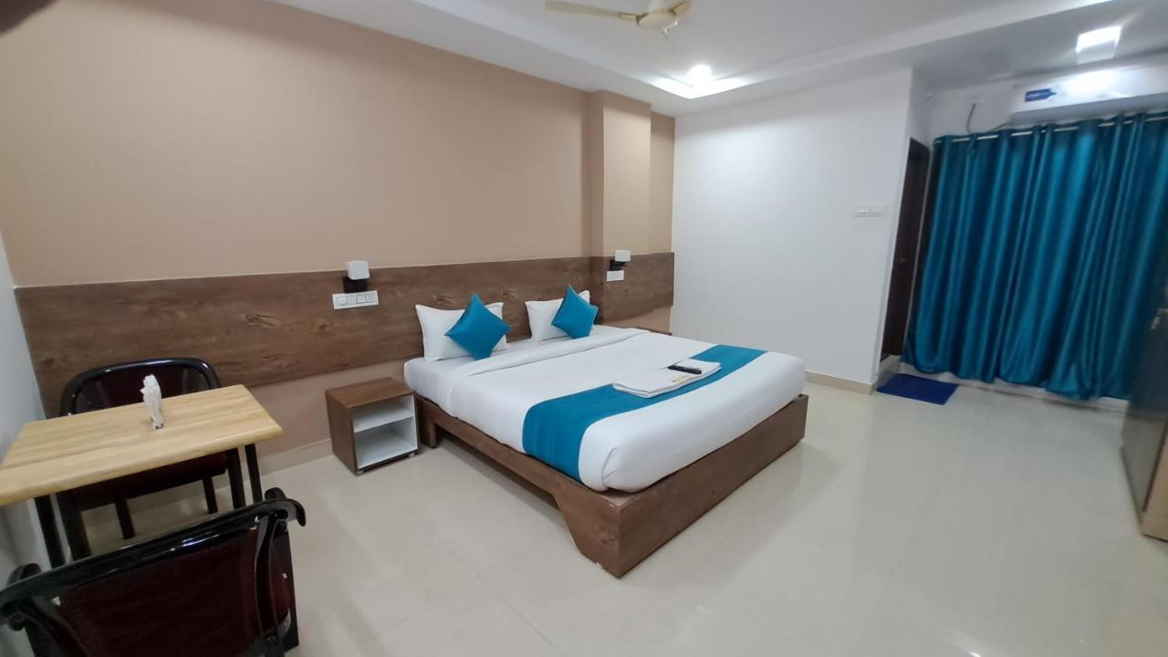 The Balcony Hotel Hyderabad Eksteriør billede