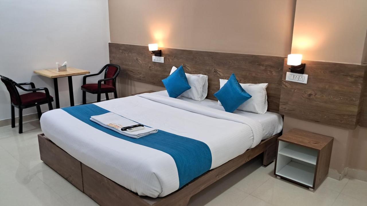 The Balcony Hotel Hyderabad Eksteriør billede